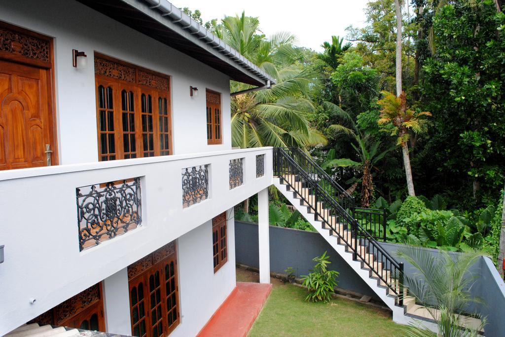 Cinnamon Holiday Inn Hikkaduwa Exterior foto
